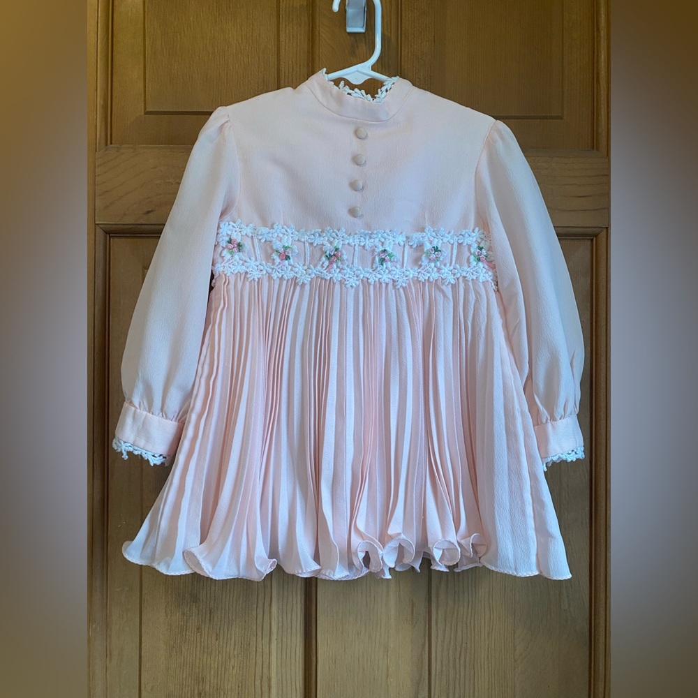 VTG Girls Size 4 Saks Fifth Avenue Pink Dress w/White trim. 1970’s